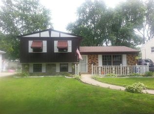 1033 N Oakwood St, Griffith, IN 46319