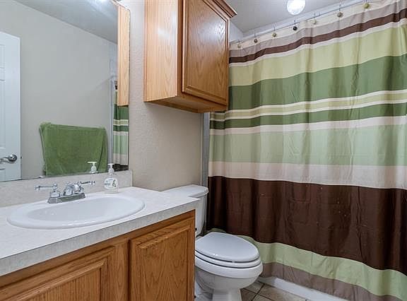 5th image of 1210 Clay Ln