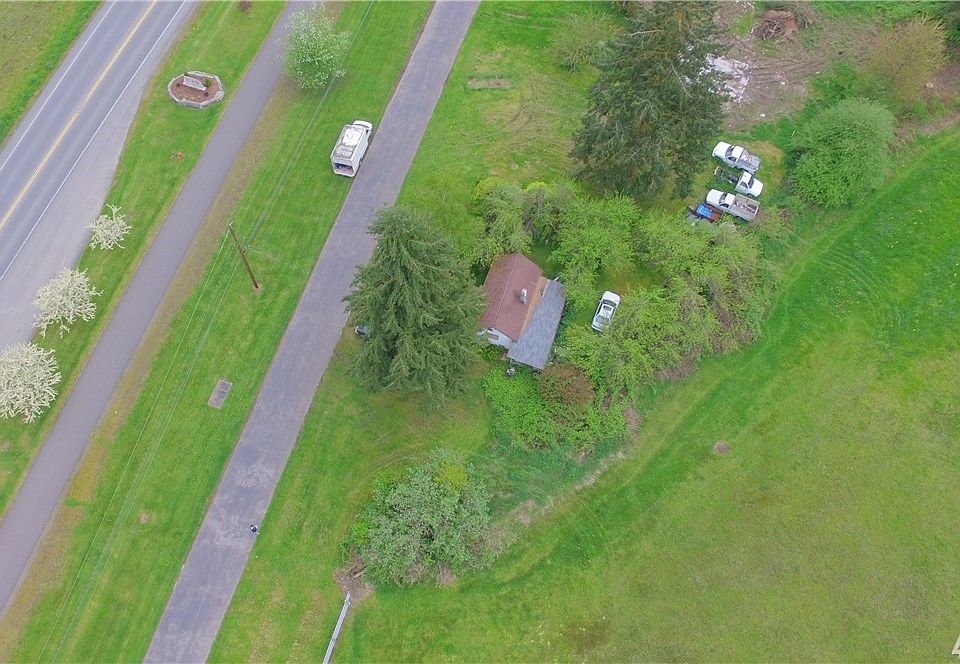 1st image of 905 Old Pioneer Way NW