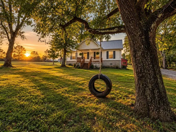 1420 Shoot Rd, Hartsville, TN 37074