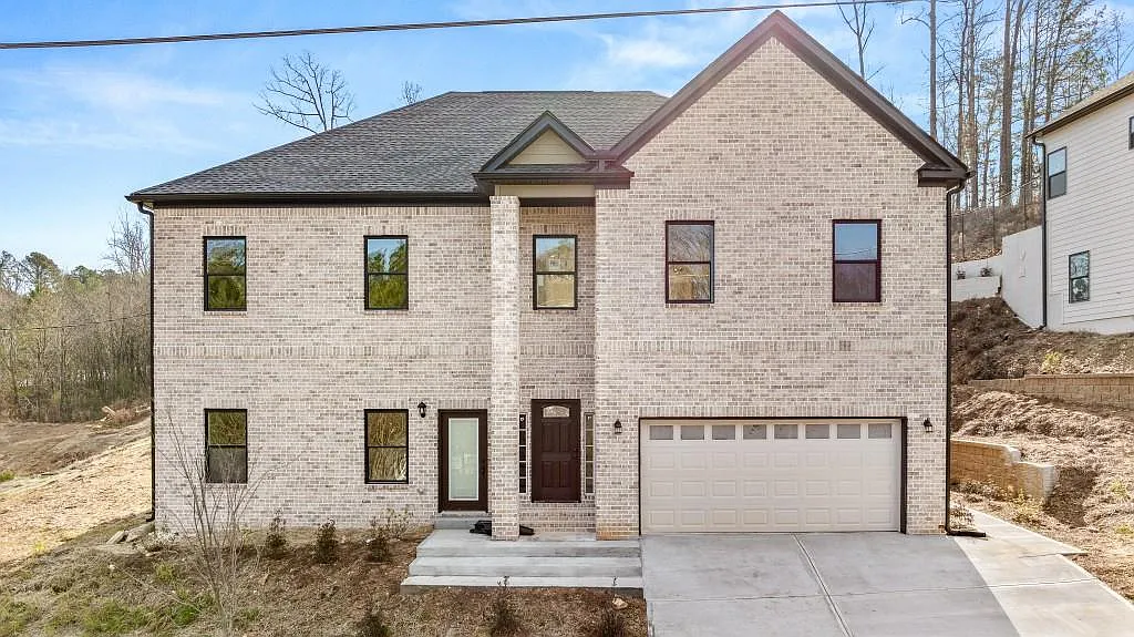 7 bed, 5.0 bath, 3400 sqft, $3,200 — Photo 1