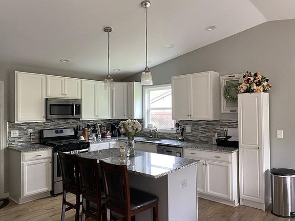 3rd image of 20375 Longview Dr