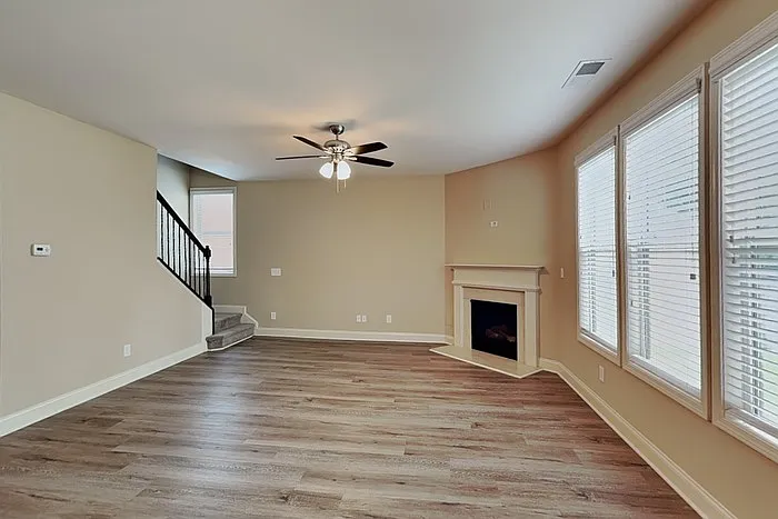 4 bed, 2.5 bath, 2096 sqft, $2,295 — Photo 3