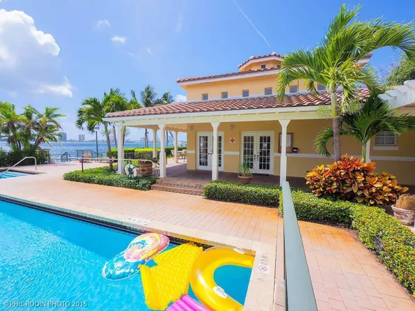 1040 Lake Shore Dr, Lake Park, FL