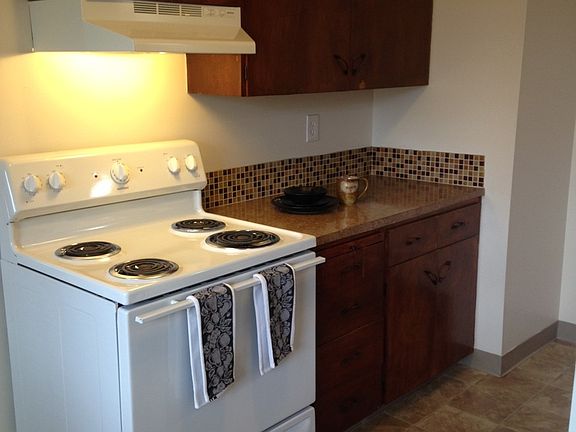 3rd image of 470 SE 12th Ave APT 7