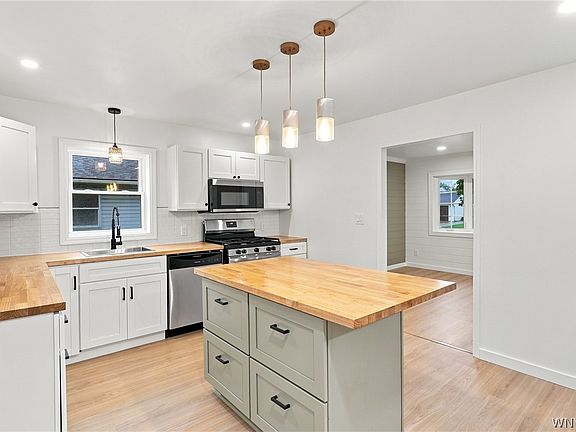 3rd image of 41 Cranbrook Rd