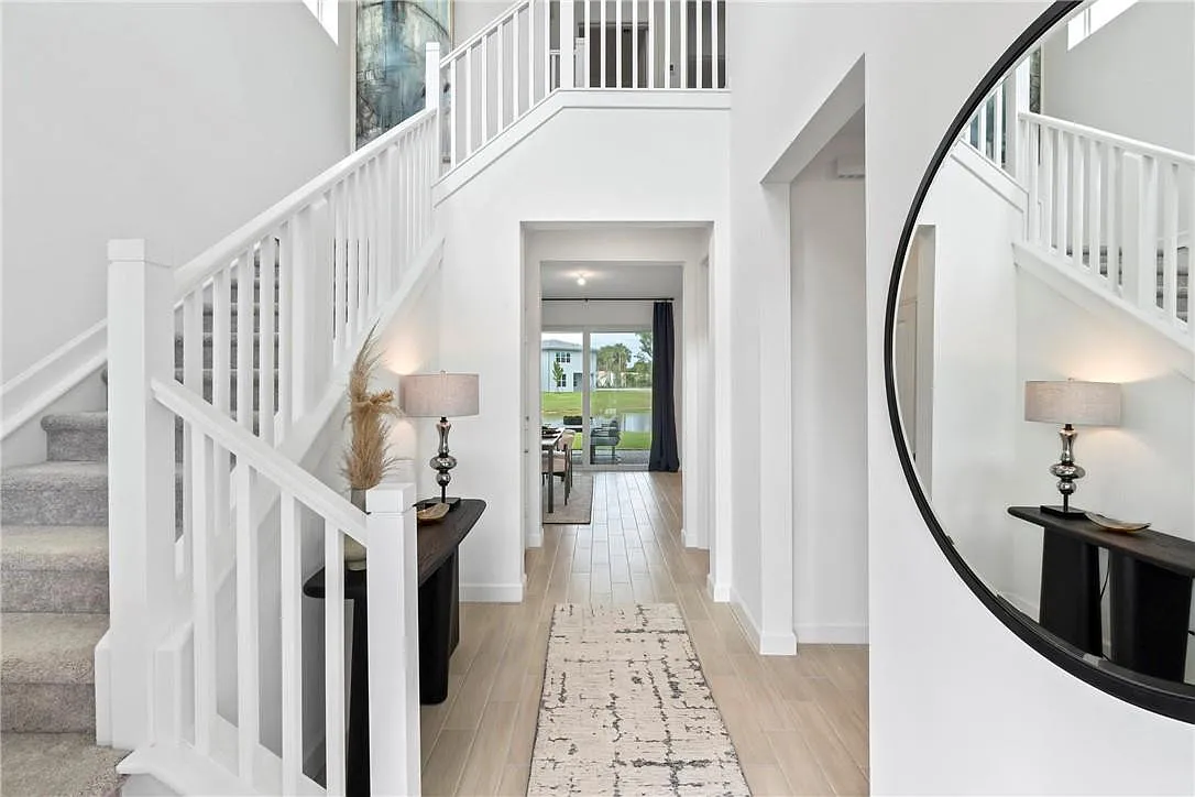 3 bed, 2.5 bath, 2102 sqft, $6,410 — Photo 3