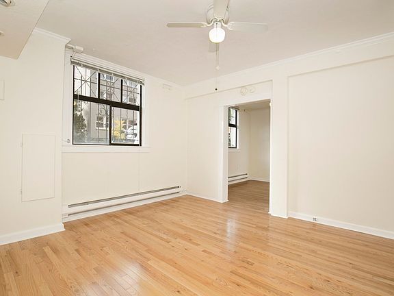 3rd image of 502 Bellevue Ave E APT B2