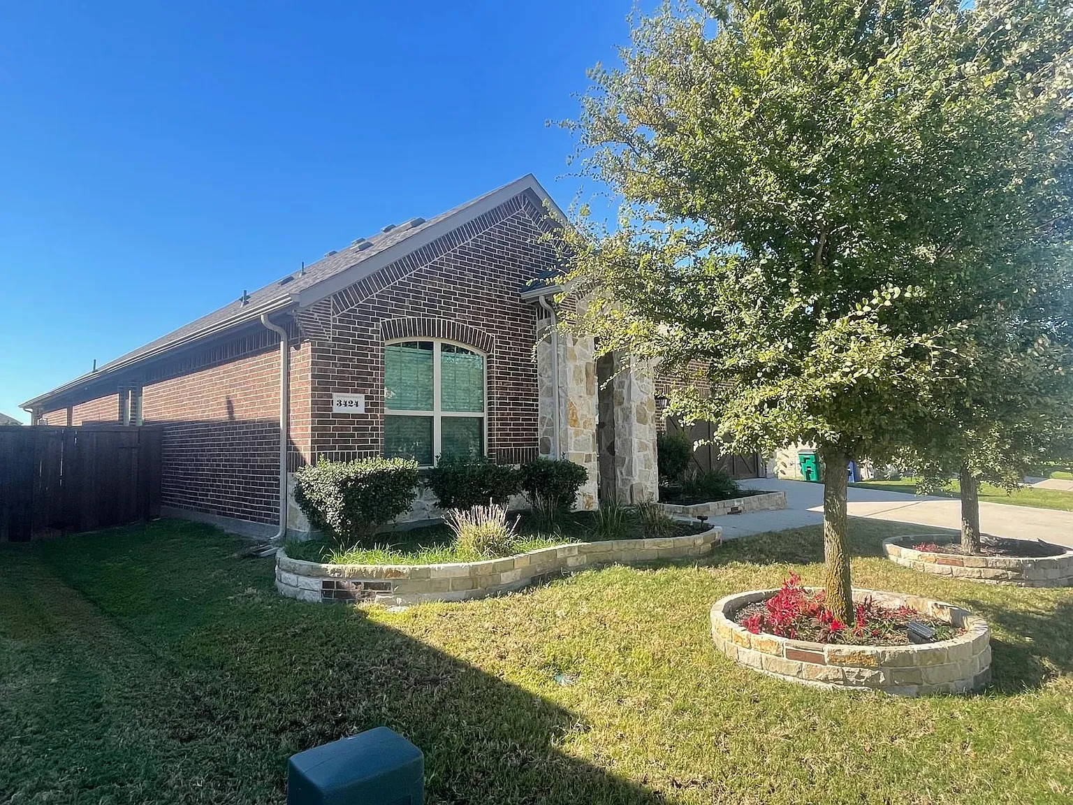 4 bed, 2785 sqft, $3,300 — Photo 4