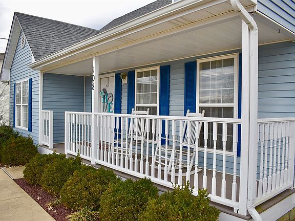 2nd image of 108 Tulip Oak Cir