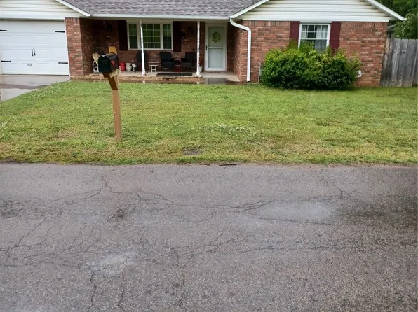 114 NW 3rd St, Checotah, OK 74426
