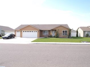 6108 Klickitat Ln, Pasco, WA 99301