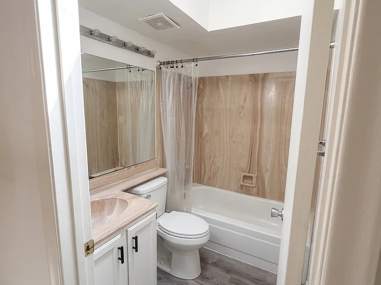 Second upstairs bathroom