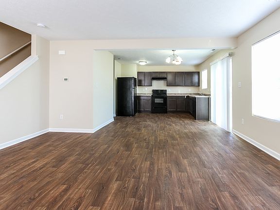 4th image of 8041 Grove Berry Dr
