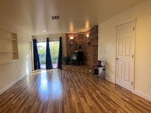 4th image of 782 Park St