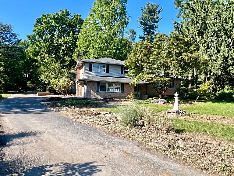 934 Village Rd — Photo 2