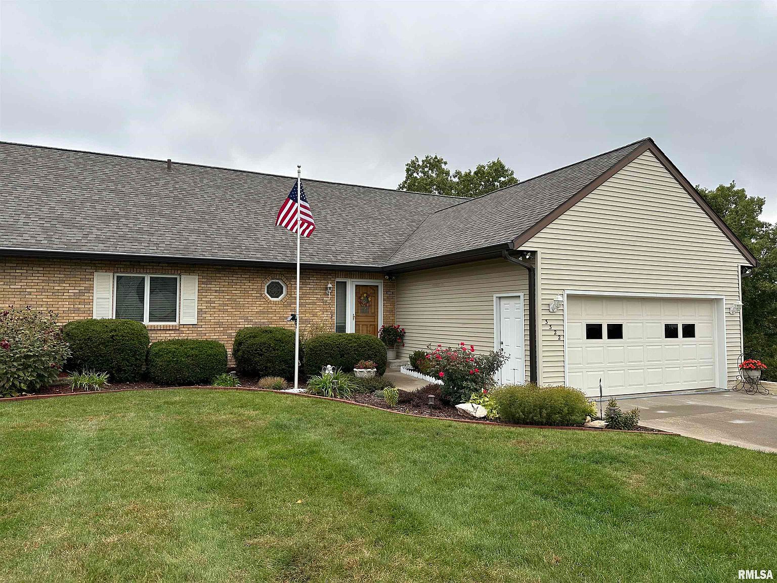 3322 Valley Oaks Ct B2, Clinton, IA 52732 Zillow