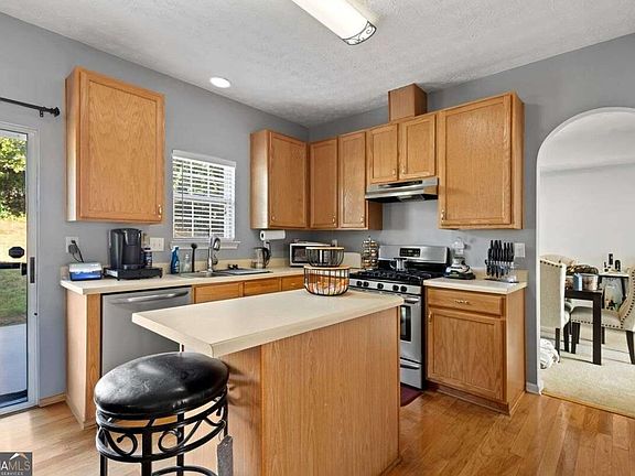 3rd image of 473 Concord Cir