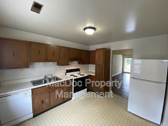 3rd image of 505 Olde Greenwich Cir