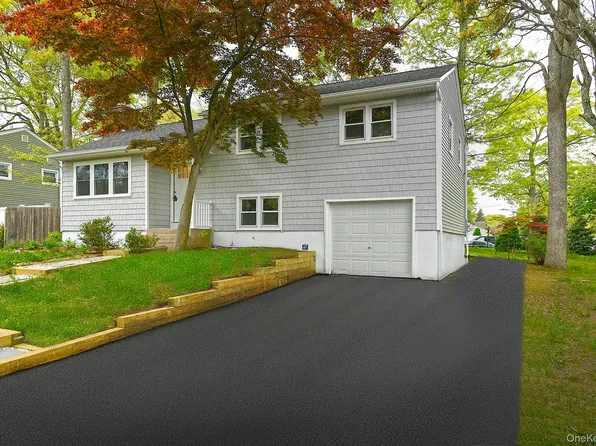 29 Bennett Avenue, Huntington Station, NY 11746