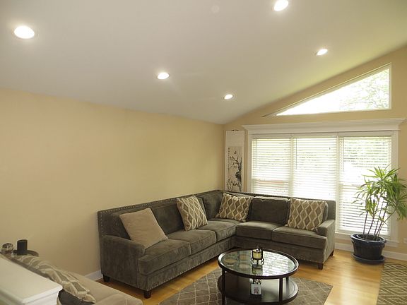 4th image of 2N041 Clarendon Ave