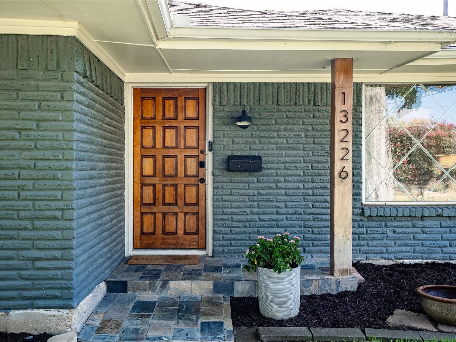4 bed, 1910 sqft, $2,800 — Photo 3