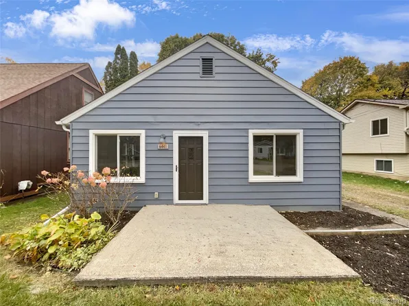 6441 Crest Dr, Waterford, MI 48329