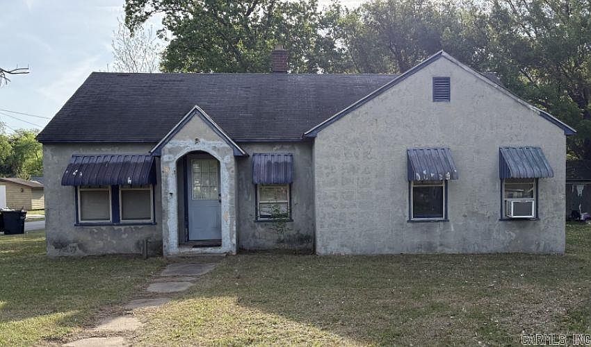 1st image of 300 Jones St
