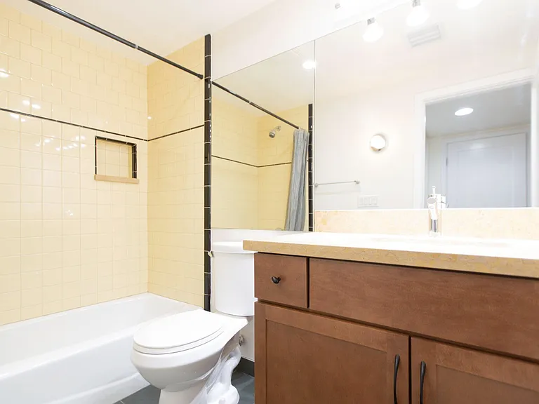 1300 W 5th St #1009 — Photo 13