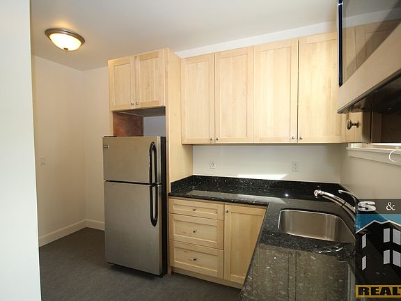 3rd image of 1028 Guerrero St APT 7