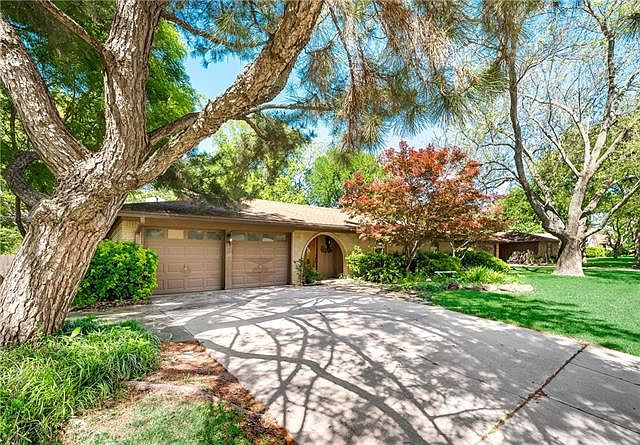 1st image of 2822 Canyon Dr