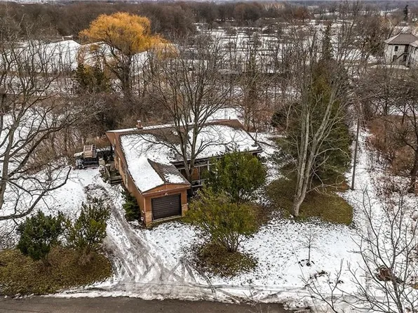 5 Homestead Ave, Hamilton, ON L9H 5Y6