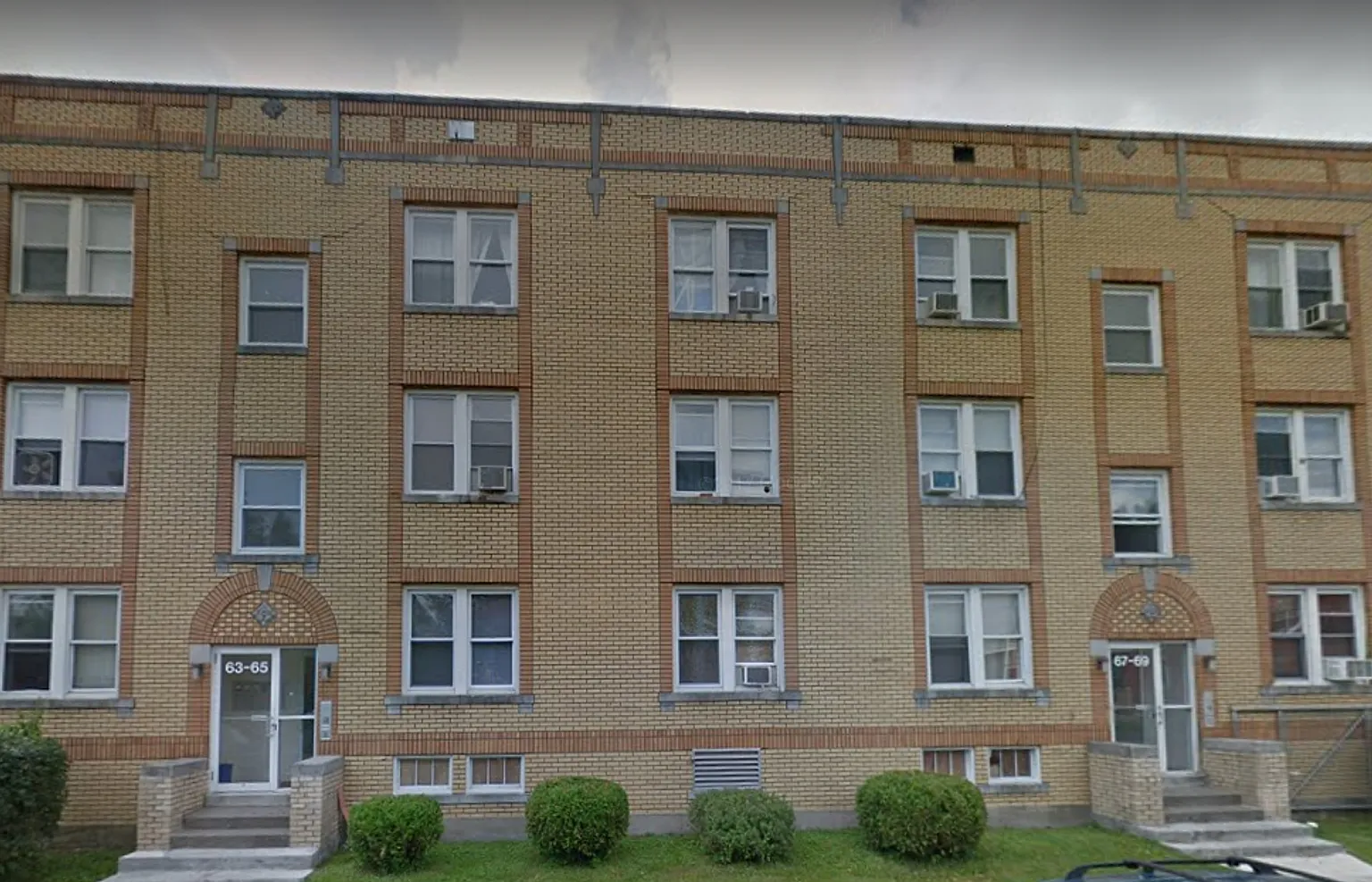 65 Colonial Street — Photo 1