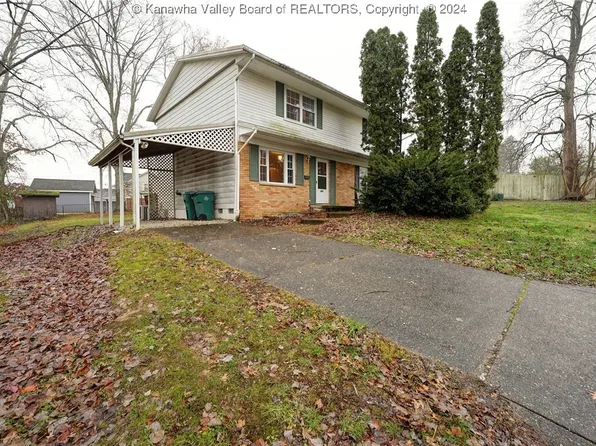 301 Charles Ct, Hurricane, WV 25526
