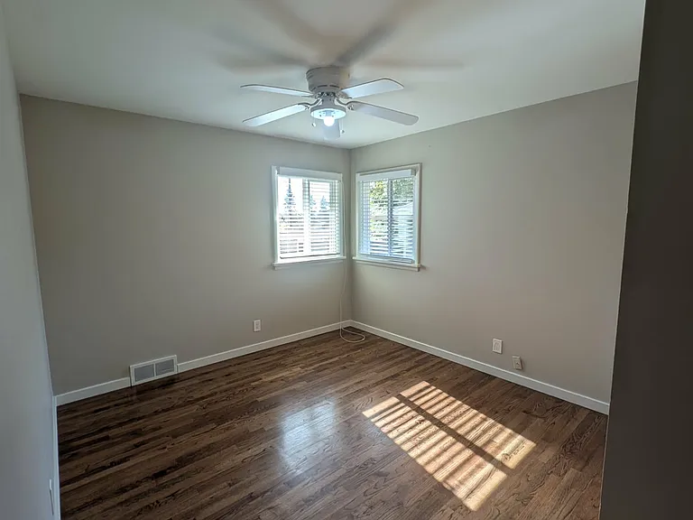 2907 W Princeton Ave — Photo 16
