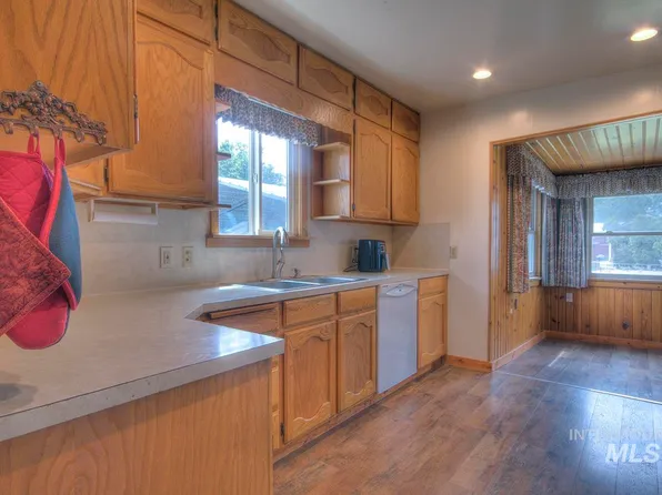 351 W Main St S, Vale, OR 97918