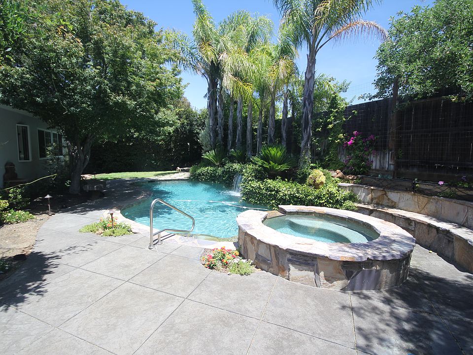 2nd image of 390 Mount Sequoia Pl