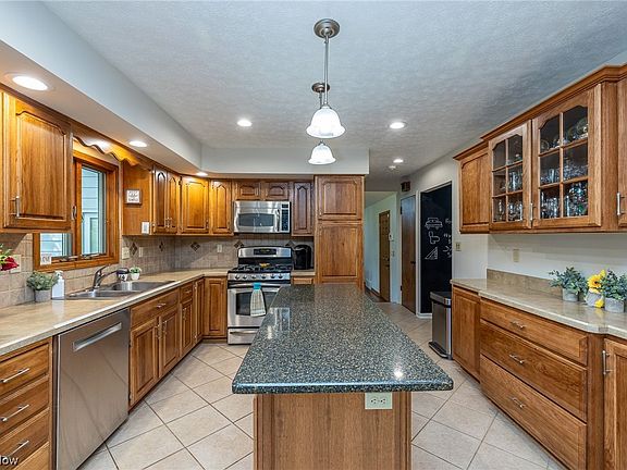 4th image of 4424 Rollingview Dr