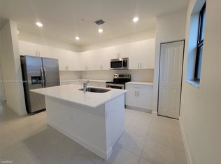 218 SW 159th Ct, Pembroke Pines, FL 33027