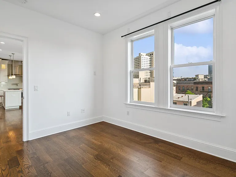 231 1st St #4G — Photo 15
