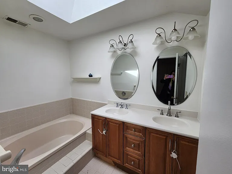 254 Sayre Dr — Photo 16