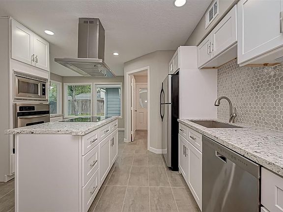 4th image of 1115 Stoney Hill Dr