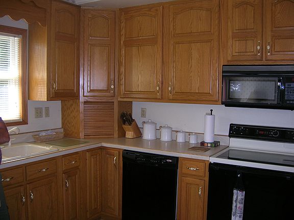 4th image of 2916 S Oakland Ave