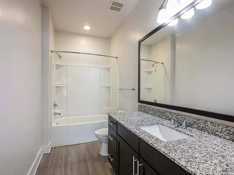 Nine12 Gateway Apartments — Photo 24