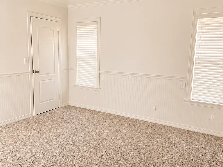1085 E Pennsylvania Ave — Photo 13