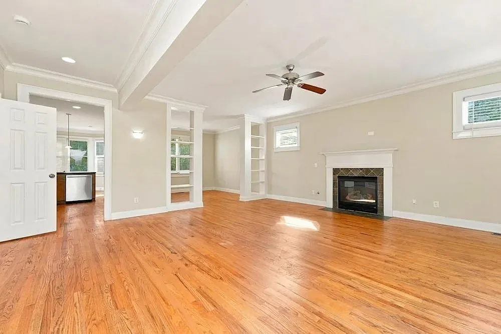 3 bed, 3.0 bath, 2004 sqft, $1,250 — Photo 4