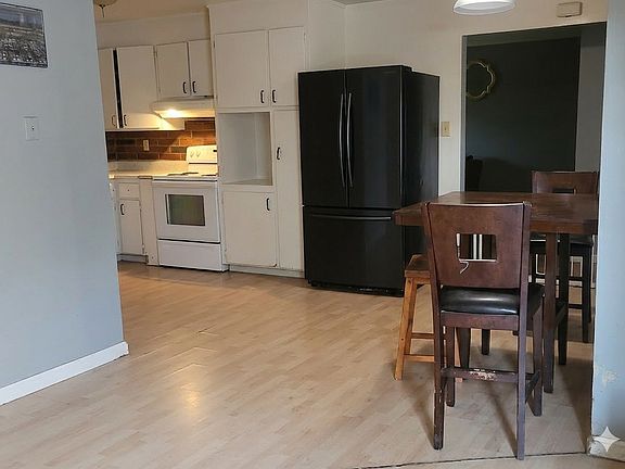 2nd image of 1539 Marshall St