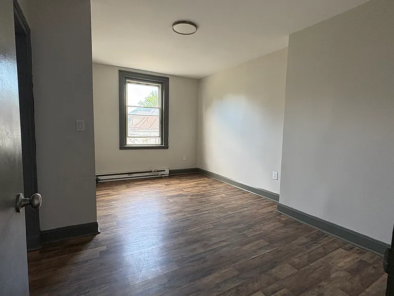 104 E Main St #7 — Photo 2