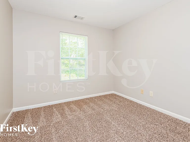 380 Pine Tree Dr — Photo 11