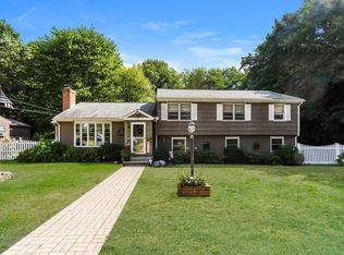 101 Pinecrest Dr, Springfield, MA 01118